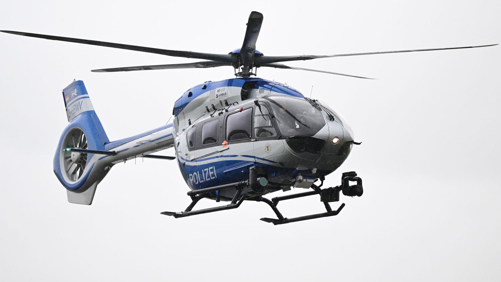 Ein Polizeihubschrauber suchte nach dem Mann (Symbolbild).Foto: dpa/Bernd Weißbrod Ein Polizeihubschrauber suchte nach dem Mann (Symbolbild).Foto: dpa/Bernd Weißbrod