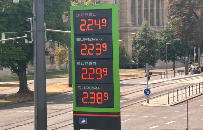 Die Spritpreise steigen. An einer Ulmer Tankstelle kostet der Diesel am 15. Juli um 13.30 Uhr 2,249 Euro.<span class='image-autor'>Laura Mensch</span>
