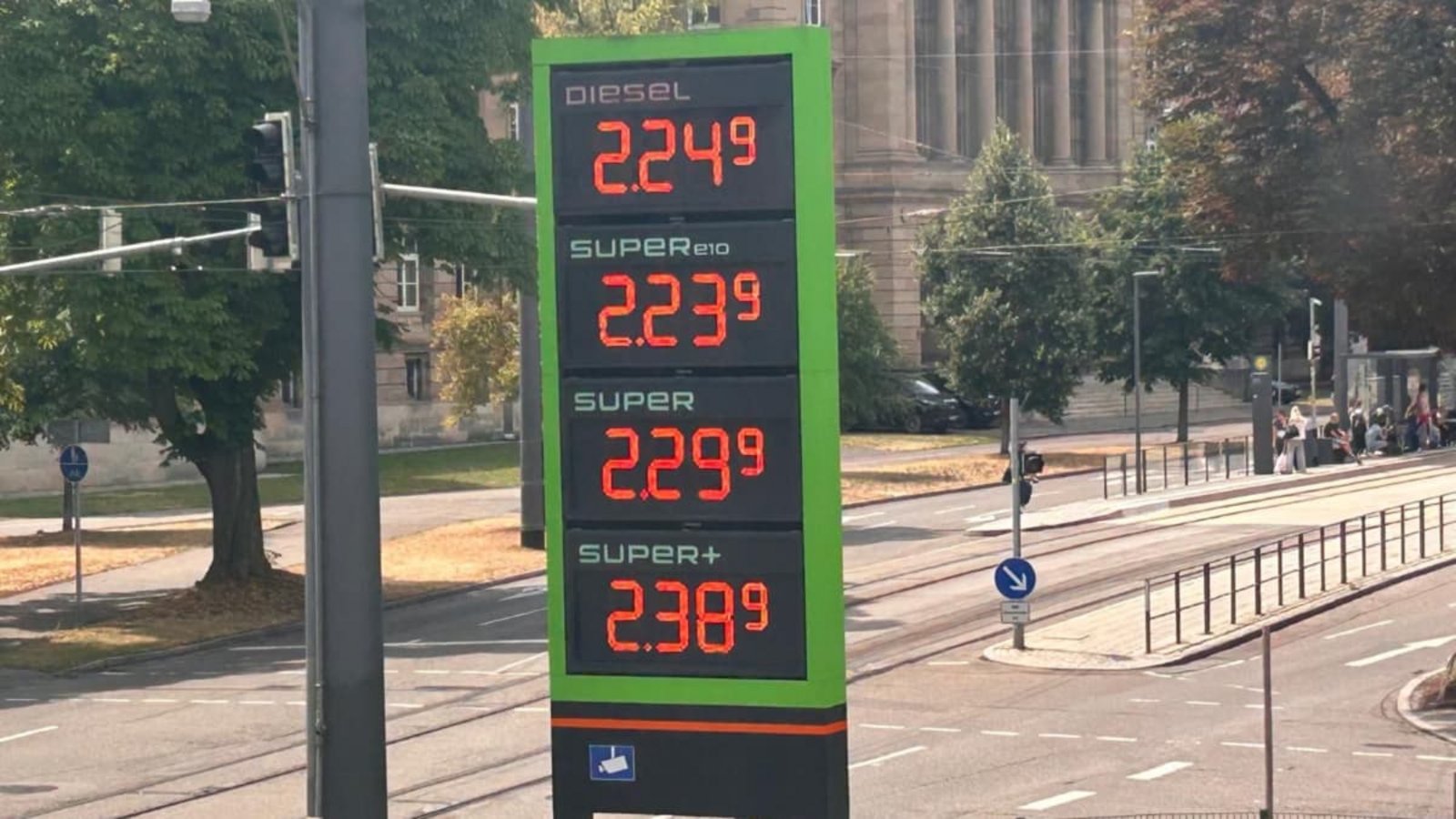 Die Spritpreise steigen. An einer Ulmer Tankstelle kostet der Diesel am 15. Juli um 13.30 Uhr 2,249 Euro.Laura Mensch
