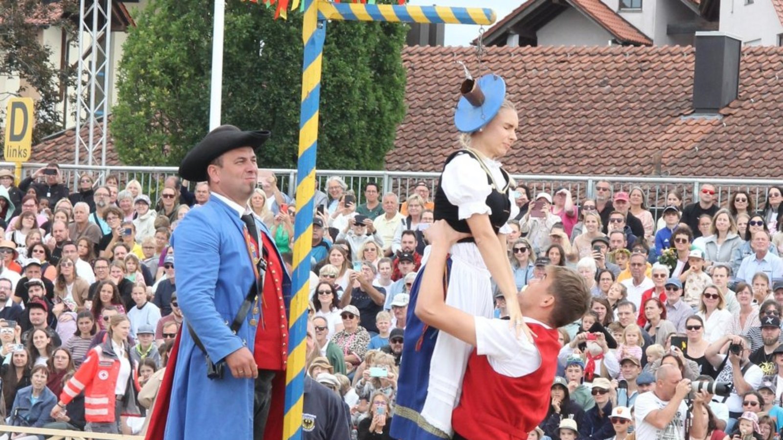 Hoch hinaus geht’s beim Hahnentanz. Hoch hinaus geht’s beim Hahnentanz.