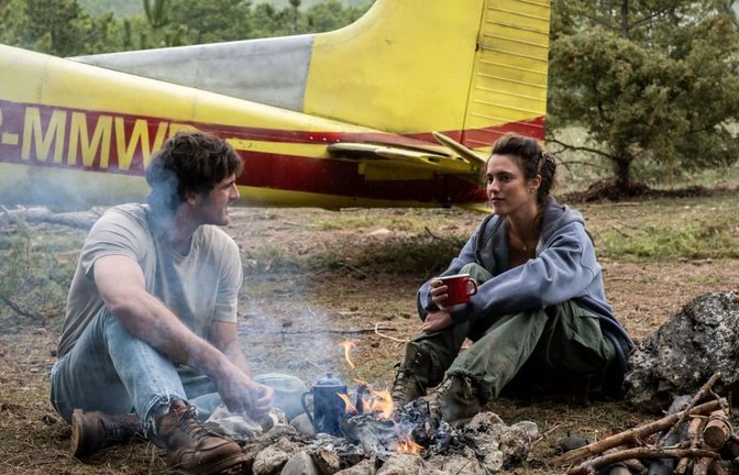 Jacob Elordi (li.) als Hig und Margaret Qualley als Cima in „Das Ende der Sterne“<span class='image-autor'>Fabio Lovino/20th Century Studios/dpa</span>