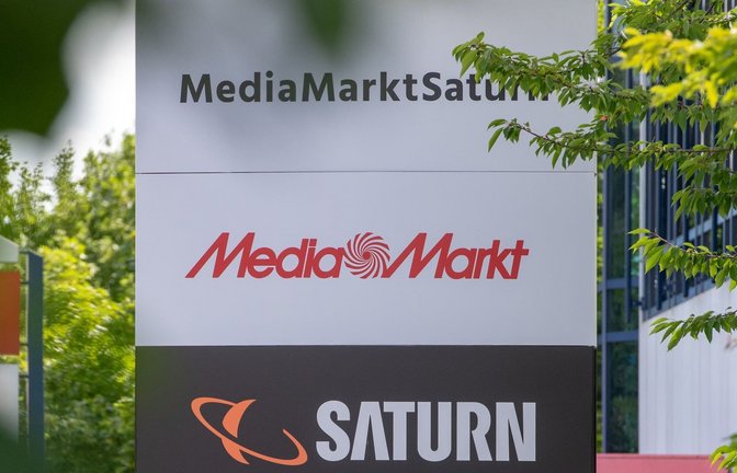 Die EU hat die geplante Übernahme der Mediamarkt-Saturn-Mutter Ceconomy durch den chinesischen Konzern JD.com unter die Lupe genommen. China geht nun dagegen vor. (Archivbild)<span class='image-autor'>Armin Weigel/dpa</span>