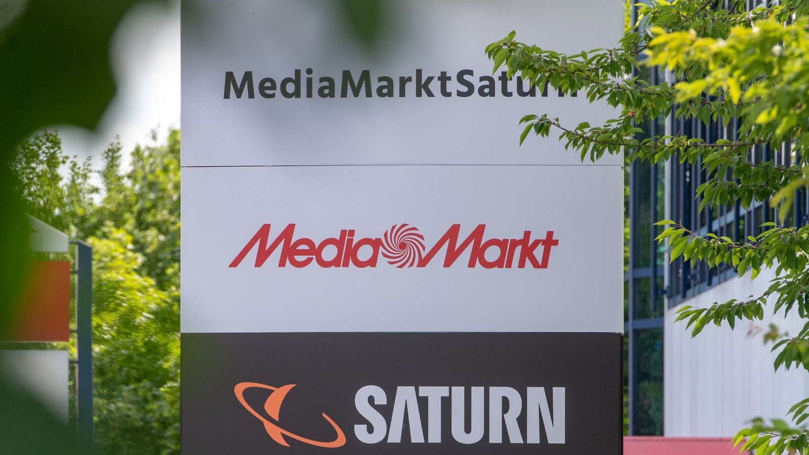 Die EU hat die geplante Übernahme der Mediamarkt-Saturn-Mutter Ceconomy durch den chinesischen Konzern JD.com unter die Lupe genommen. China geht nun dagegen vor. (Archivbild)Armin Weigel/dpa Die EU hat die geplante Übernahme der Mediamarkt-Saturn-Mutter Ceconomy durch den chinesischen Konzern JD.com unter die Lupe genommen. China geht nun dagegen vor. (Archivbild)Armin Weigel/dpa