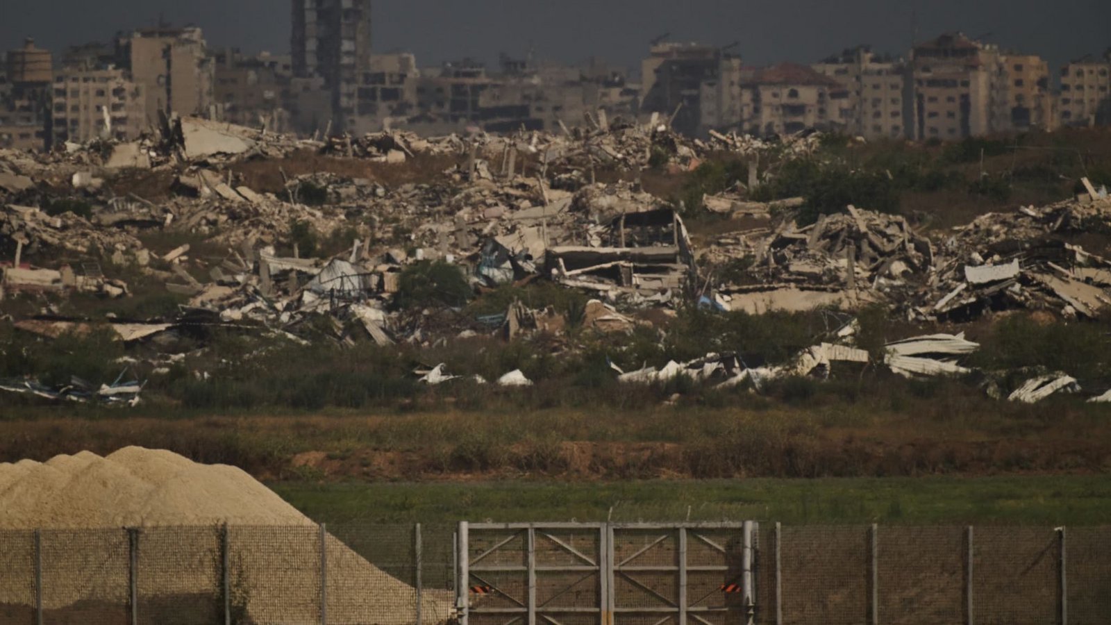 Eine rechte israelische Siedlerorganisation ruft zum Wiederaufbau von Siedlungen im Gazastreifen auf. (Archivbild)Leo Correa/AP/dpa Eine rechte israelische Siedlerorganisation ruft zum Wiederaufbau von Siedlungen im Gazastreifen auf. (Archivbild)Leo Correa/AP/dpa