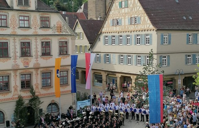 Gut besucht: der Vaihinger Marktplatz am Sonntagabend.  <span class='image-autor'>Foto: Banholzer</span>