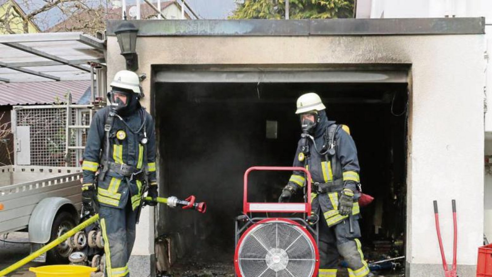 In dieser Garage brach das folgenschwere Feuer aus. Fotos: Bögel In dieser Garage brach das folgenschwere Feuer aus. Fotos: Bögel