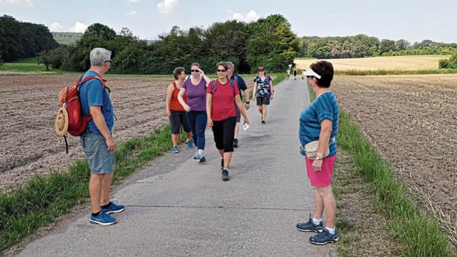 Wandern ist gut für die Gesundheit – auch bei sommerlichen Temperaturen. Foto: p Wandern ist gut für die Gesundheit – auch bei sommerlichen Temperaturen. Foto: p