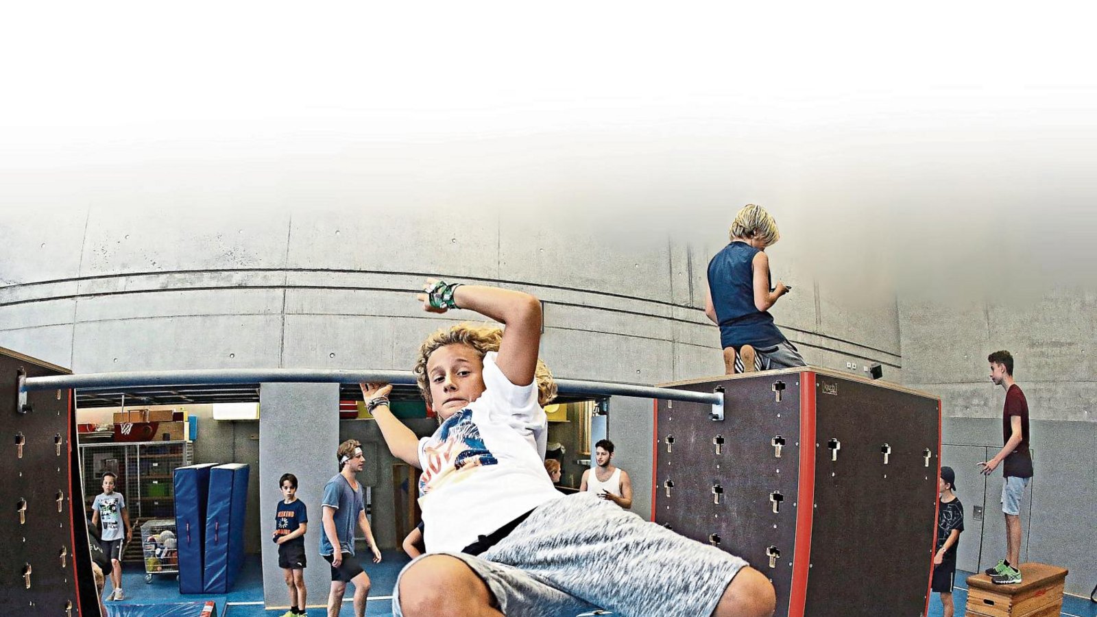 Beim Parkour-Workshop im Fellbacher Loop schwingen und klettern die Kinder über Hindernisse Foto: Baumann Beim Parkour-Workshop im Fellbacher Loop schwingen und klettern die Kinder über Hindernisse Foto: Baumann