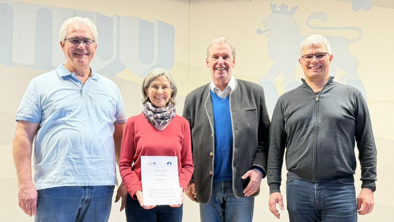 Vertrag besiegelt (von links): Musikverein-Vorsitzender Marc Hertfelder, Bläserklassenleiterin Claudia Wagner, Kirchengemeinderatsvorsitzender Markus Widmann und Ulrich Döbler von der Jugendausbildung Bläserkreis. Foto: p Vertrag besiegelt (von links): Musikverein-Vorsitzender Marc Hertfelder, Bläserklassenleiterin Claudia Wagner, Kirchengemeinderatsvorsitzender Markus Widmann und Ulrich Döbler von der Jugendausbildung Bläserkreis. Foto: p