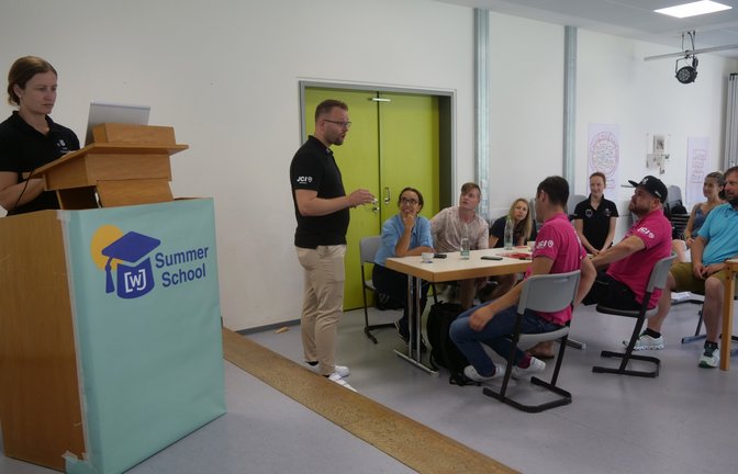 Der direkte Austausch bei den Trainings ist ein Pfeiler der Summer School, die am Wochenende in Wiernsheim ihre Premiere hatte. <span class='image-autor'>Foto: Friedrich</span>
