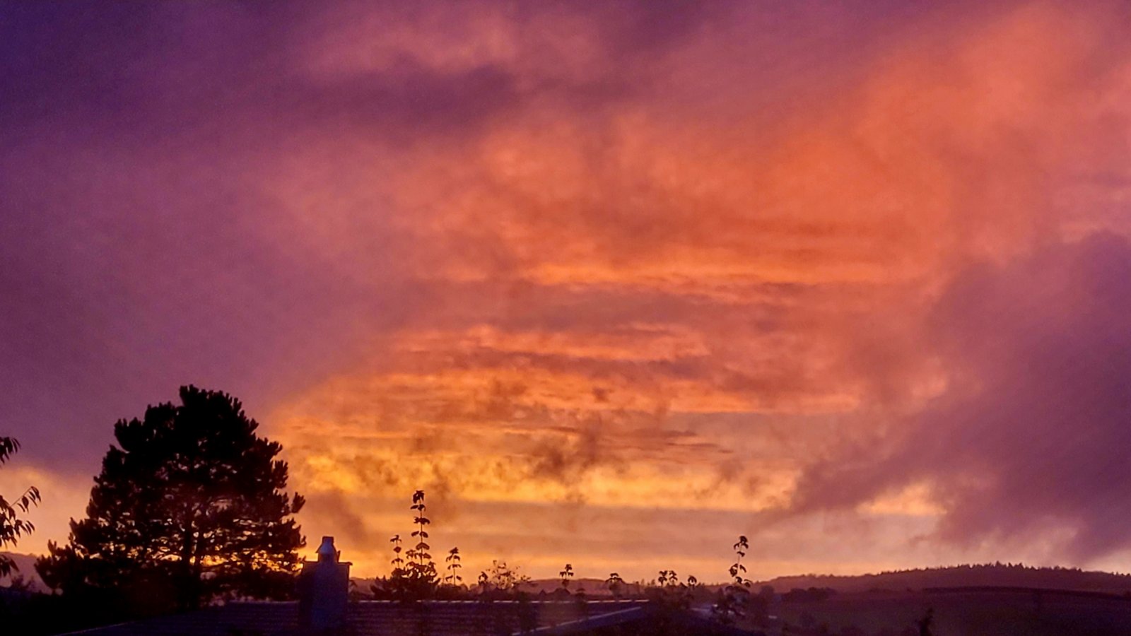 Am Dienstag begeisterte der Abendhimmel viele in Vaihingen und Umgebung, hier ein Foto von Rainer Kocher aus Eberdingen.