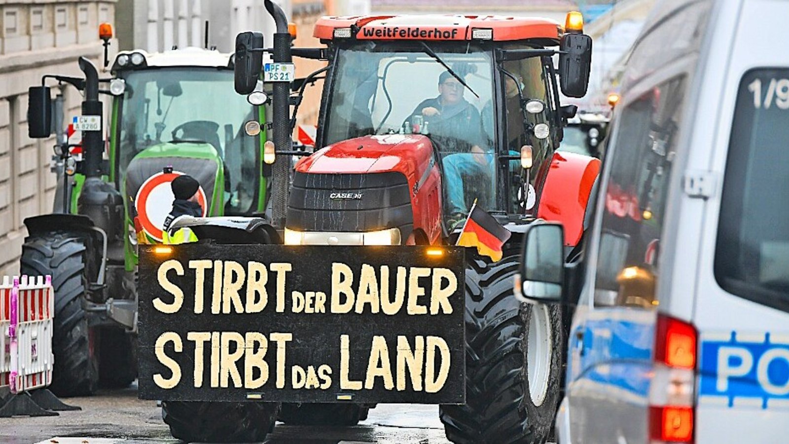 Auto-, Roller- oder Traktor-Korso: Auf Stuttgarts Straßen wird regelmäßig mit Fahrzeugen demonstriert.Foto: Lichtgut Auto-, Roller- oder Traktor-Korso: Auf Stuttgarts Straßen wird regelmäßig mit Fahrzeugen demonstriert.Foto: Lichtgut