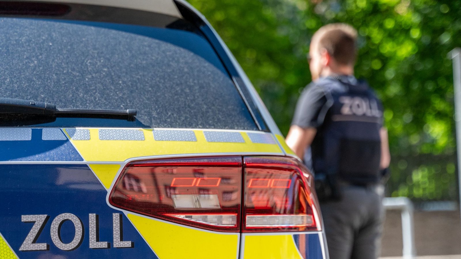 Mit Hunderten Einsatzkräften gab es eine Großrazzia von Polizei und Zoll. (Symbolbild)Foto: Leonie Asendorpf/dpa