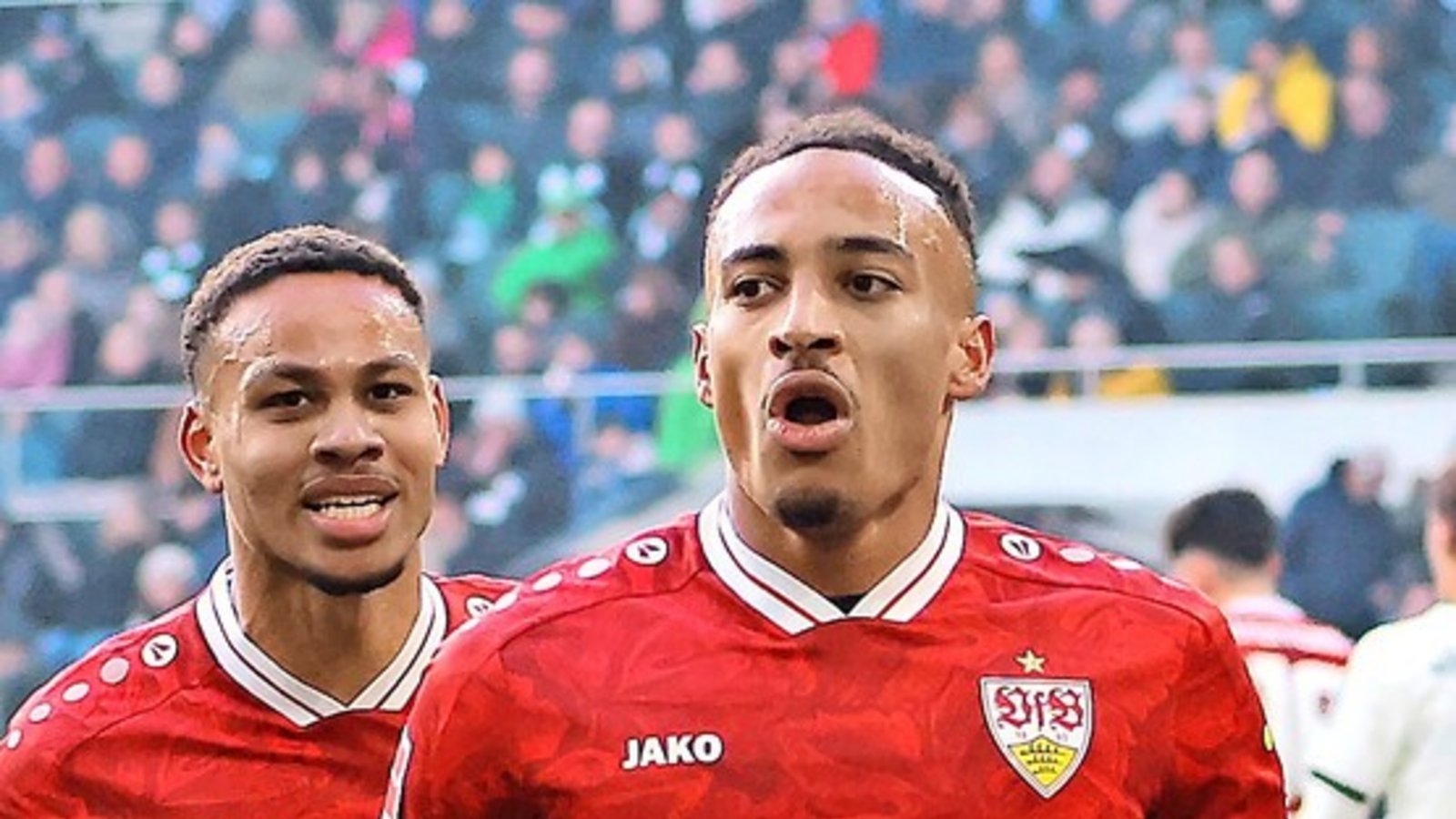 Sind derzeit ganz wichtig für den VfB: Nikolas Nartey (links) und Jamie LewelingFoto: Baumann Sind derzeit ganz wichtig für den VfB: Nikolas Nartey (links) und Jamie LewelingFoto: Baumann