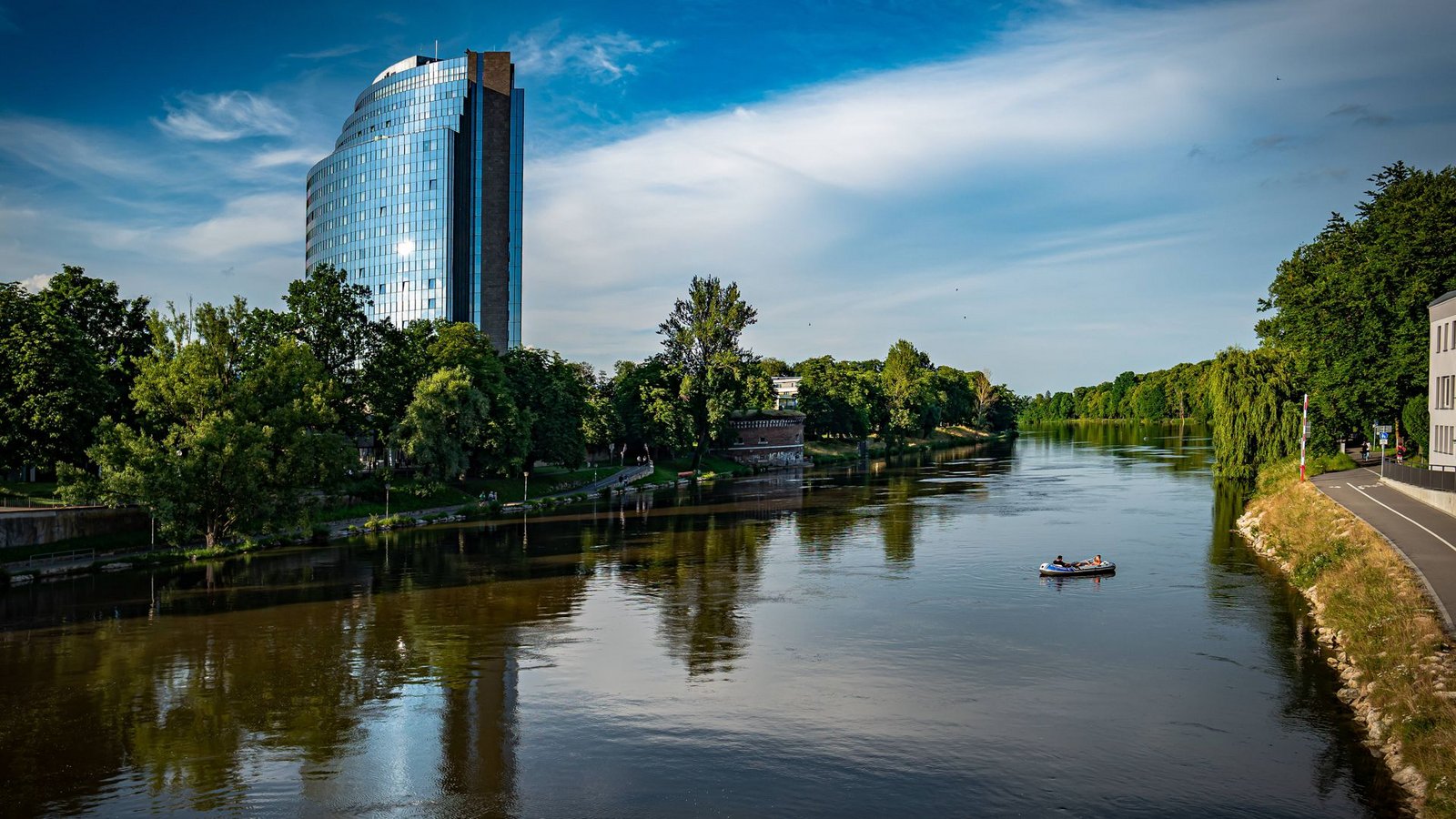 Das Maritim Hotel in Ulm an der Donau hätte Mannschaftsquartier einer EM-Nation werden können. Doch die Stadt wurde wie zwei andere Südwest-Städte von den bereits qualifizierten Teams nicht berücksichtigt.Foto: imago//Jürgen Ritter