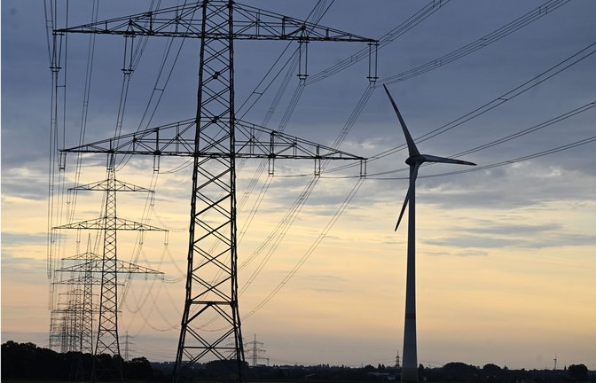 Die regionalen Stromnetze halten mit dem Ausbau der Windkraft nicht Schritt.<span class='image-autor'>Foto: dpa/Roberto Pfeil</span>