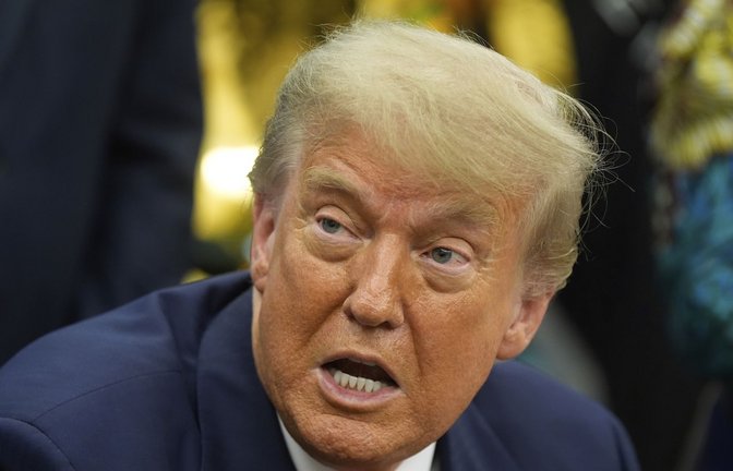 Trump möchte Briefe an seine Handelspartner schicken, um sie über die sie erwartenden Zölle zu informieren. (Symbolbild)<span class='image-autor'>Foto: Manuel Balce Ceneta/AP/dpa/Manuel Balce Ceneta</span>