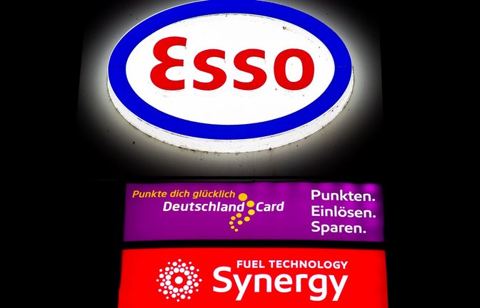 Bertelsmann will das Deutschland-Card Rabattprogramm einstellen, dessen Nutzerinnen und Nutzer unter anderem bei Esso Punkte sammeln können. (Archivbild)<span class='image-autor'>Foto: Hauke-Christian Dittrich/dpa</span>