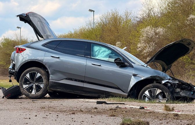 Die Frau war in Richtung Bad Urach unterwegs, als sie von der Fahrbahn abkam.<span class='image-autor'>Foto: SDMG</span>