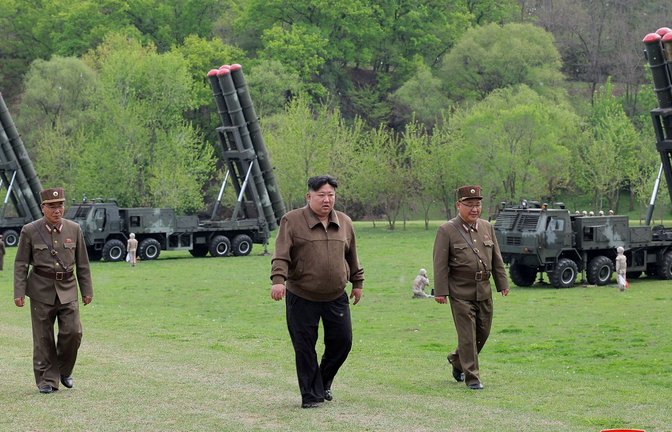 Südkoreas Generalstab geht von ballistischen Raketen aus, deren Starts durch UN-Beschlüsse untersagt sind.<span class='image-autor'>Foto: dpa/Uncredited</span>