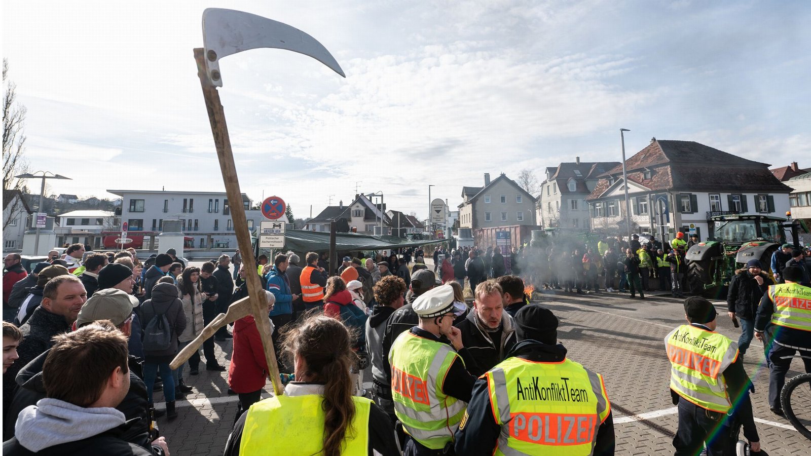 Die Grünen wurden im Februar 2024 in Biberach von aufgebrachten Menschen empfangen.Foto: dpa/Silas Stein