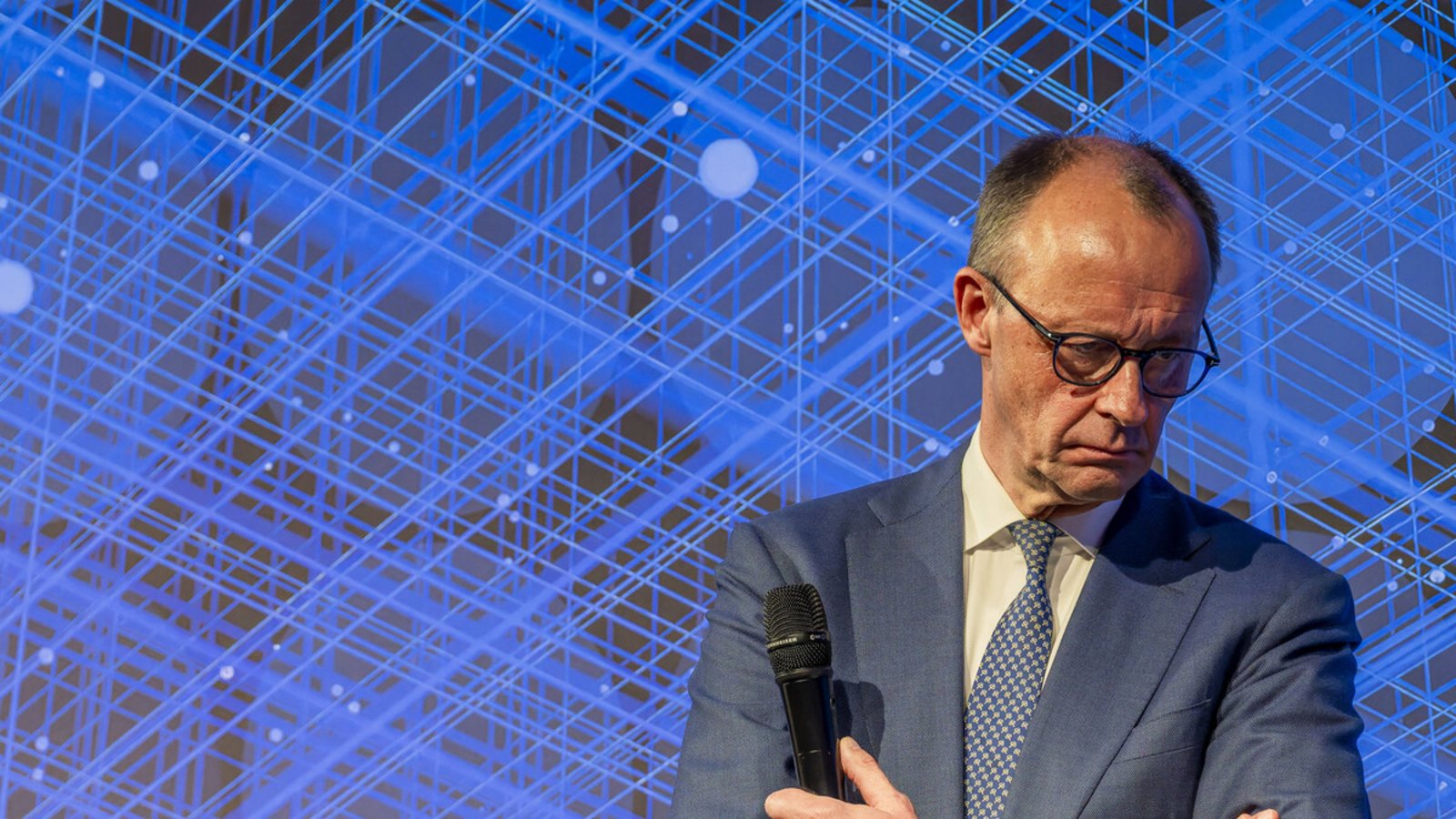 Der unbeliebteste Kanzler aller Zeiten: Friedrich Merz.Foto: IMAGO/Mike Schmidt