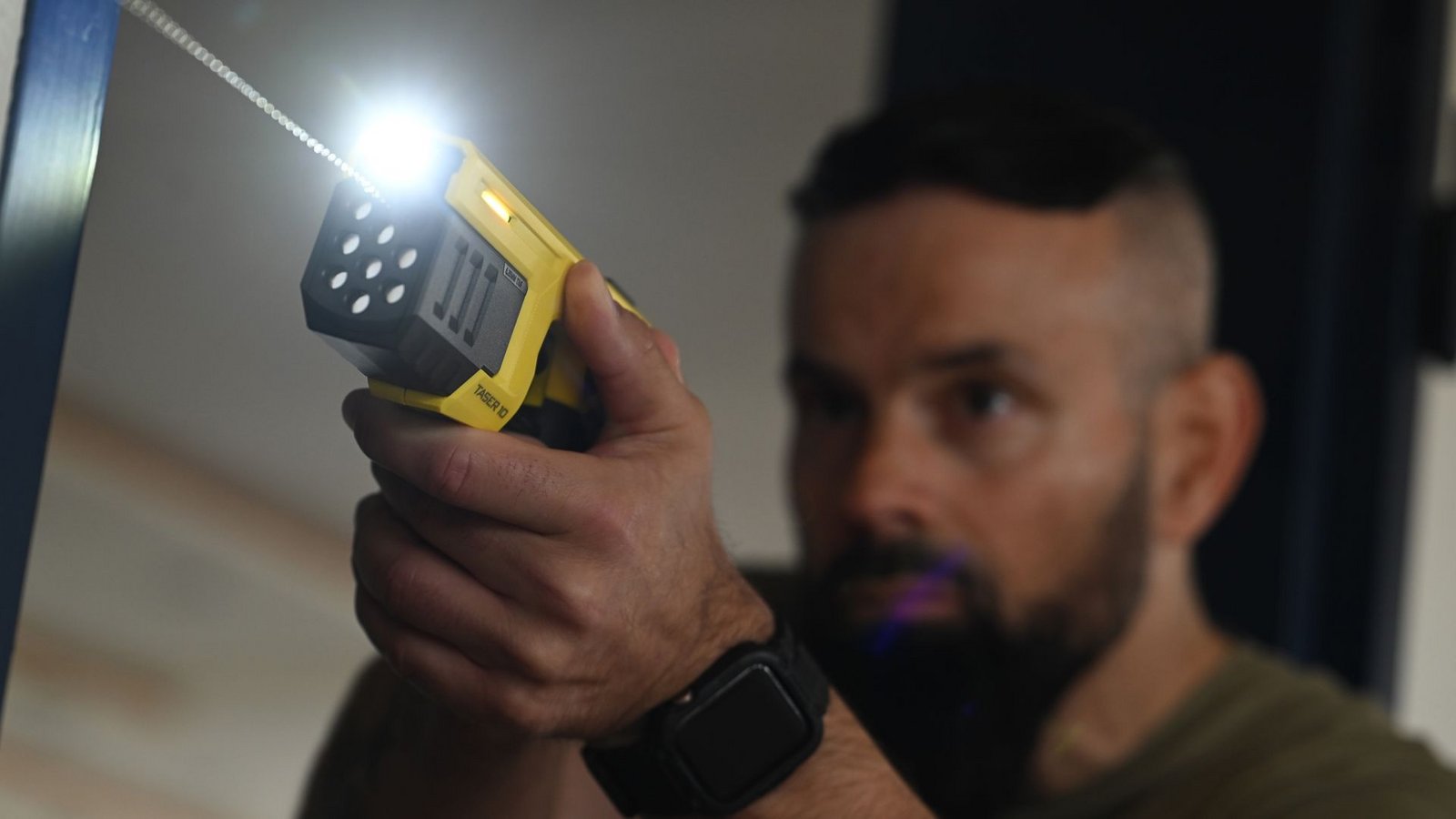 Die Polizei BW testet 2026 den Taser.Foto: Marijan Murat/dpa/Marijan Murat Die Polizei BW testet 2026 den Taser.Foto: Marijan Murat/dpa/Marijan Murat