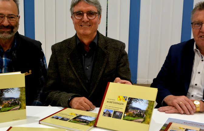 Machen Lust auf die facettenreiche Schützinger Ortsgeschichte (von links): Jürgen Claß, Armin Pioch und Bernd Schaßberger. <span class='image-autor'>Foto: Stahlfeld</span>