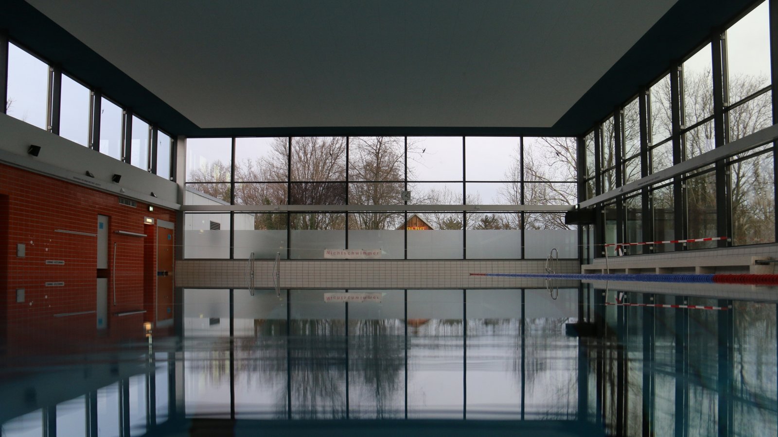In vielen Bädern herrscht Sanierungsstau, auch im Hallenbad Vaihingen.  Archivfoto: VKZ/sr