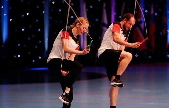 Julian Kilgus bei den Europameisterschaften in der Disziplin „Single Rope Pair Freestyle“ zusammen mit seiner Mannschaftskollegin Maria Erb.<span class='image-autor'>Kevin Gruchmann</span>