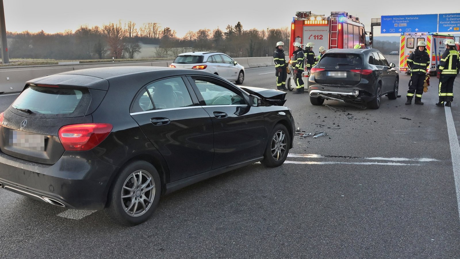 Bei dem Auffahrunfall wird eine 27-Jährige verletzt. Foto: KS-Images.de/Andreas Rometsch Bei dem Auffahrunfall wird eine 27-Jährige verletzt. Foto: KS-Images.de/Andreas Rometsch