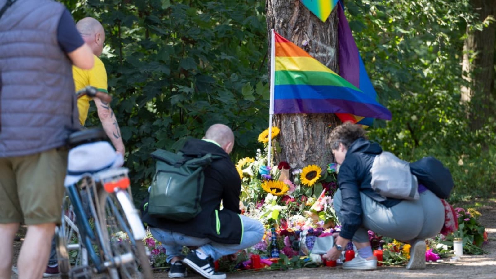 Blumen und Plakate in Gedenken an die Opfer des mutmaßlich islamistischen Anschlags in Berlin.Markus Lenhardt/dpa