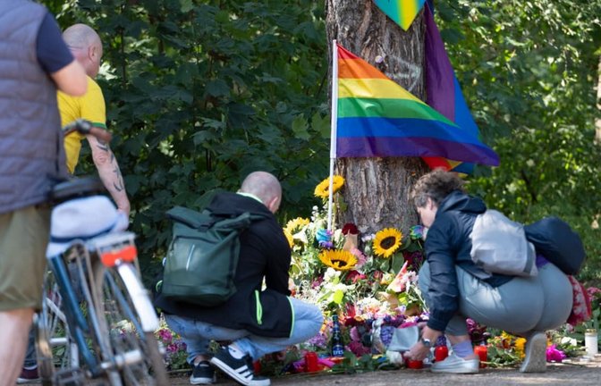 Blumen und Plakate in Gedenken an die Opfer des mutmaßlich islamistischen Anschlags in Berlin.<span class='image-autor'>Markus Lenhardt/dpa</span>