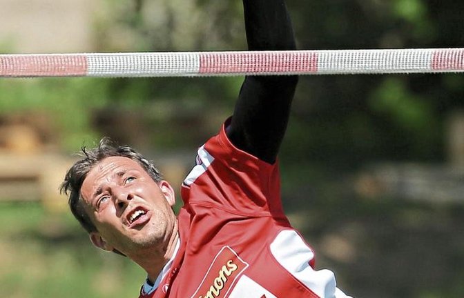 Michael Krauß war vor allem gestern im Heimspiel gegen den MTV Rosenheim ein Punktgarant für die Faustballer des TV Vaihingen, die mit zwei Siegen in die Bundesliga starten. Foto: Küppers