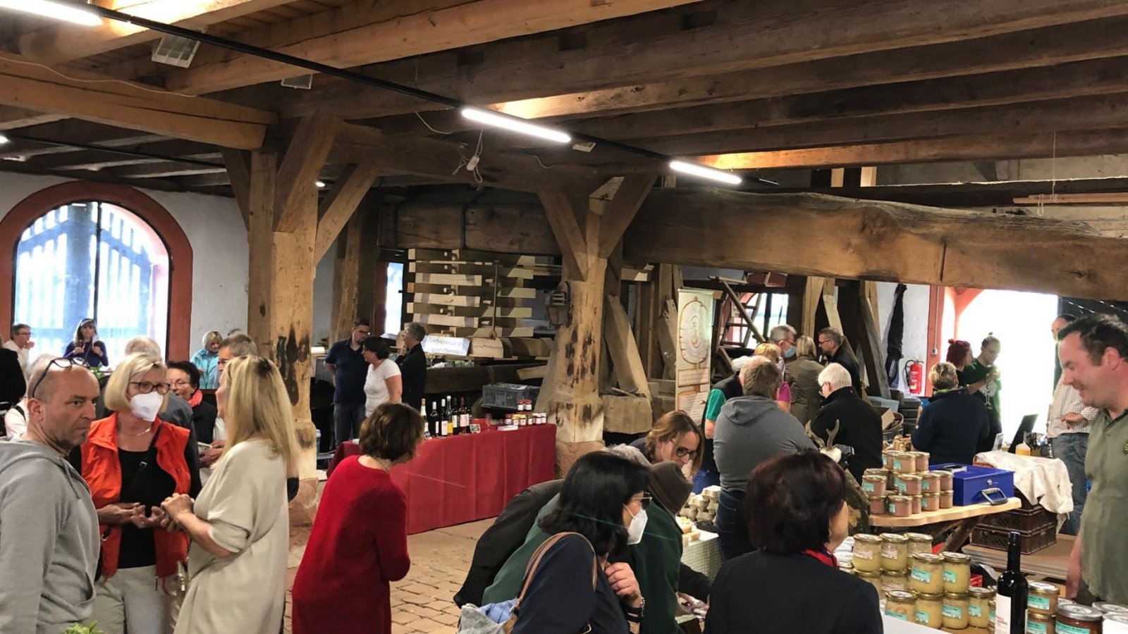Der Keltermarkt Gräfenhausen lockt mit urigem Einkaufsambiente. Foto: LE Der Keltermarkt Gräfenhausen lockt mit urigem Einkaufsambiente. Foto: LE
