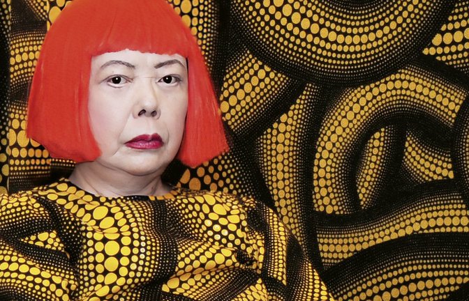 Yayoi Kusama als Teil ihres Punkteuniversums<span class='image-autor'>Foto: Yayoi Kusama, Courtesy of Ota Fine Arts, Victoria Miro, David Zwirner</span>