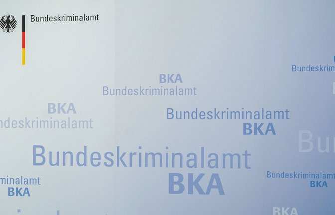 Die Zahl der registrierten Gewalttaten gegen Polizisten und Rettungskräfte hat nach Behördenangaben im vergangenen Jahr einen neuen Höchststand erreicht (Symbolfoto).<span class='image-autor'>Foto: imago images/onemorepicture/onemorepicture / Alexandra Michel via www.imago-images.de</span>