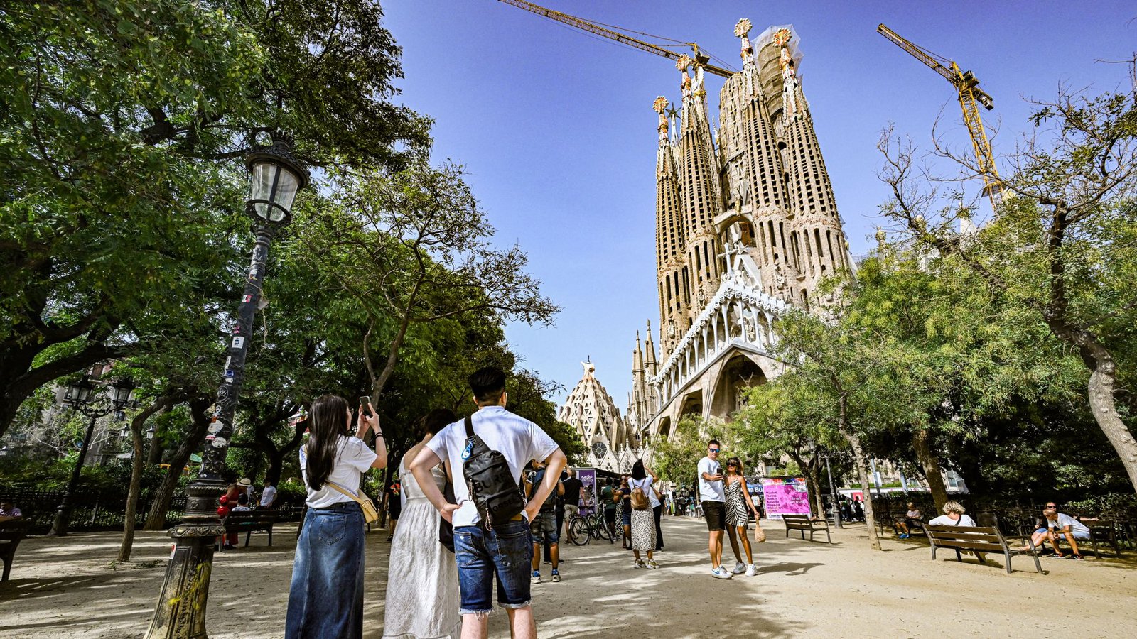 Seit 1882 wird an der  Sagrada Familia in Barcelona gebaut. Da war der Ulmer Turm noch nicht einmal fertig.Foto: imago/Funke Foto Services/imago
