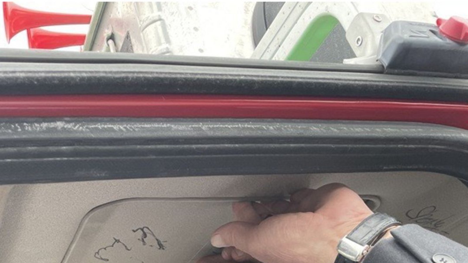 ...Berti Vogts verewigen sich in dem Auto.Foto: privat