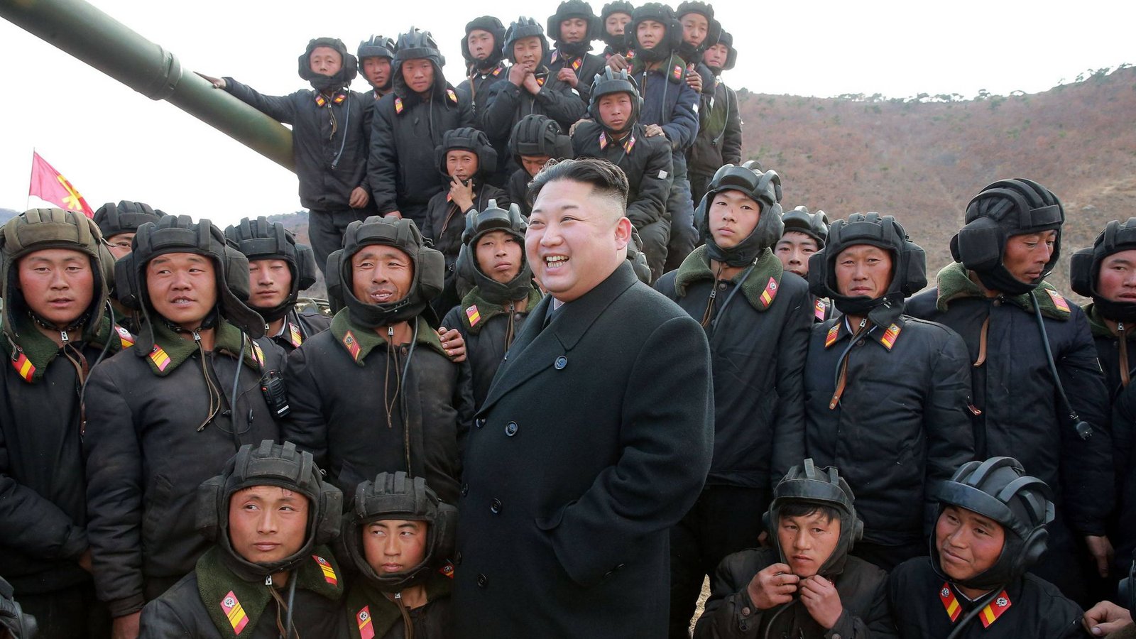 Stolzer Oberbefehlshaber: Wie immer freut sich Nordkoreas starker Mann über die militärischen Fortschritte seines bettelarmen Landes – wie hier am 1. September 2017 beim Beuch einer Panzereinheit.Foto: Imago/Xinhua Stolzer Oberbefehlshaber: Wie immer freut sich Nordkoreas starker Mann über die militärischen Fortschritte seines bettelarmen Landes – wie hier am 1. September 2017 beim Beuch einer Panzereinheit.Foto: Imago/Xinhua