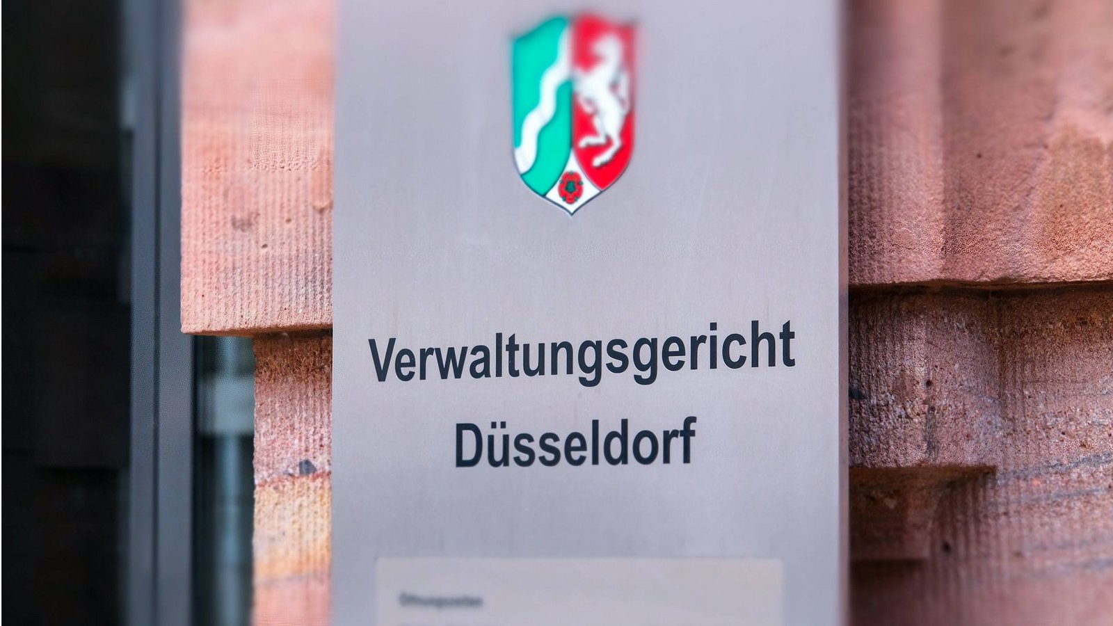Das Verwaltungsgericht Düsseldorf wies eine Klage eines ehemaligen Polizisten, der nicht in den Polizeidienst übernommen wurde, ab.Foto: IMAGO/Michael Gstettenbauer/IMAGO/Michael Gstettenbauer Das Verwaltungsgericht Düsseldorf wies eine Klage eines ehemaligen Polizisten, der nicht in den Polizeidienst übernommen wurde, ab.Foto: IMAGO/Michael Gstettenbauer/IMAGO/Michael Gstettenbauer
