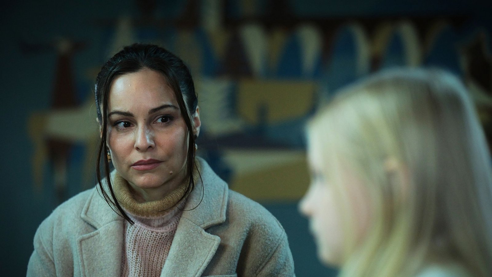 Psychologin Evelyn Kaltenstein (Mina Tander) findet keinen Zugang zu Eliza.Foto: SWR/Benoît Linder