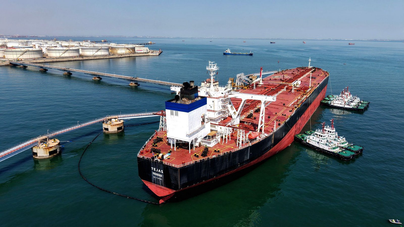 Ein Öltanker in Qingdao, Provinz Shandong im Osten Chinas. China kauft dem Iran seit Jahren etwa 90 Prozent des Rohöls, welches der Iran exportiert, zuverlässig ab.Foto: AFP Ein Öltanker in Qingdao, Provinz Shandong im Osten Chinas. China kauft dem Iran seit Jahren etwa 90 Prozent des Rohöls, welches der Iran exportiert, zuverlässig ab.Foto: AFP