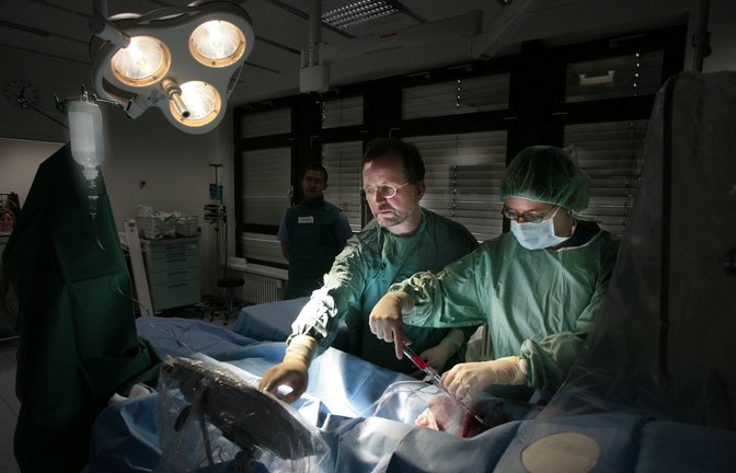 Ärzte im Sindelfinger Krankenhaus setzen einen Herzkatheter ein<span class='image-autor'>Foto: FACTUM-WEISE/factum / martin stollberg</span>