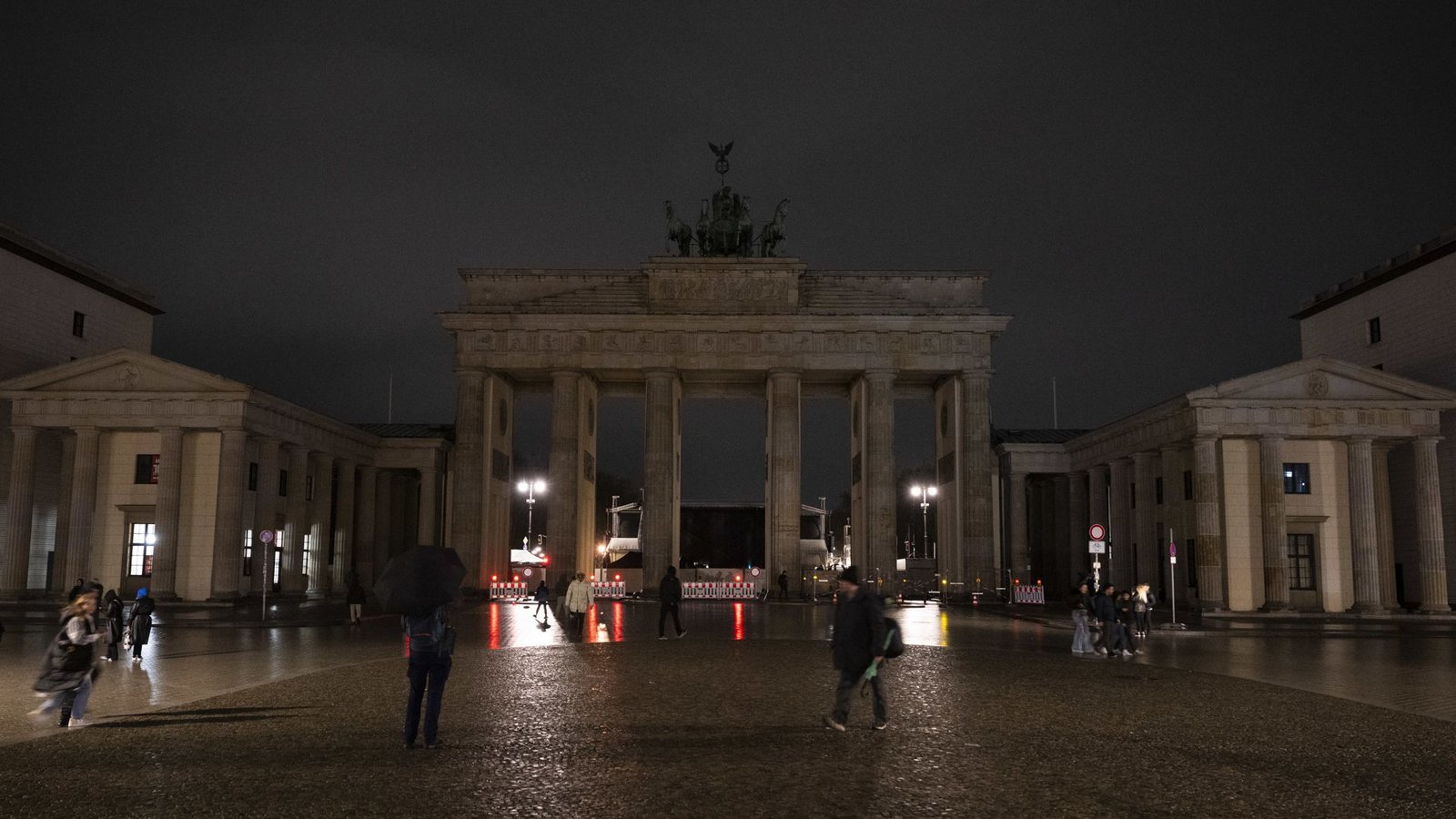 Das Brandenburger Tor während der „Earth Hour“.Foto: dpa/Christophe Gateau