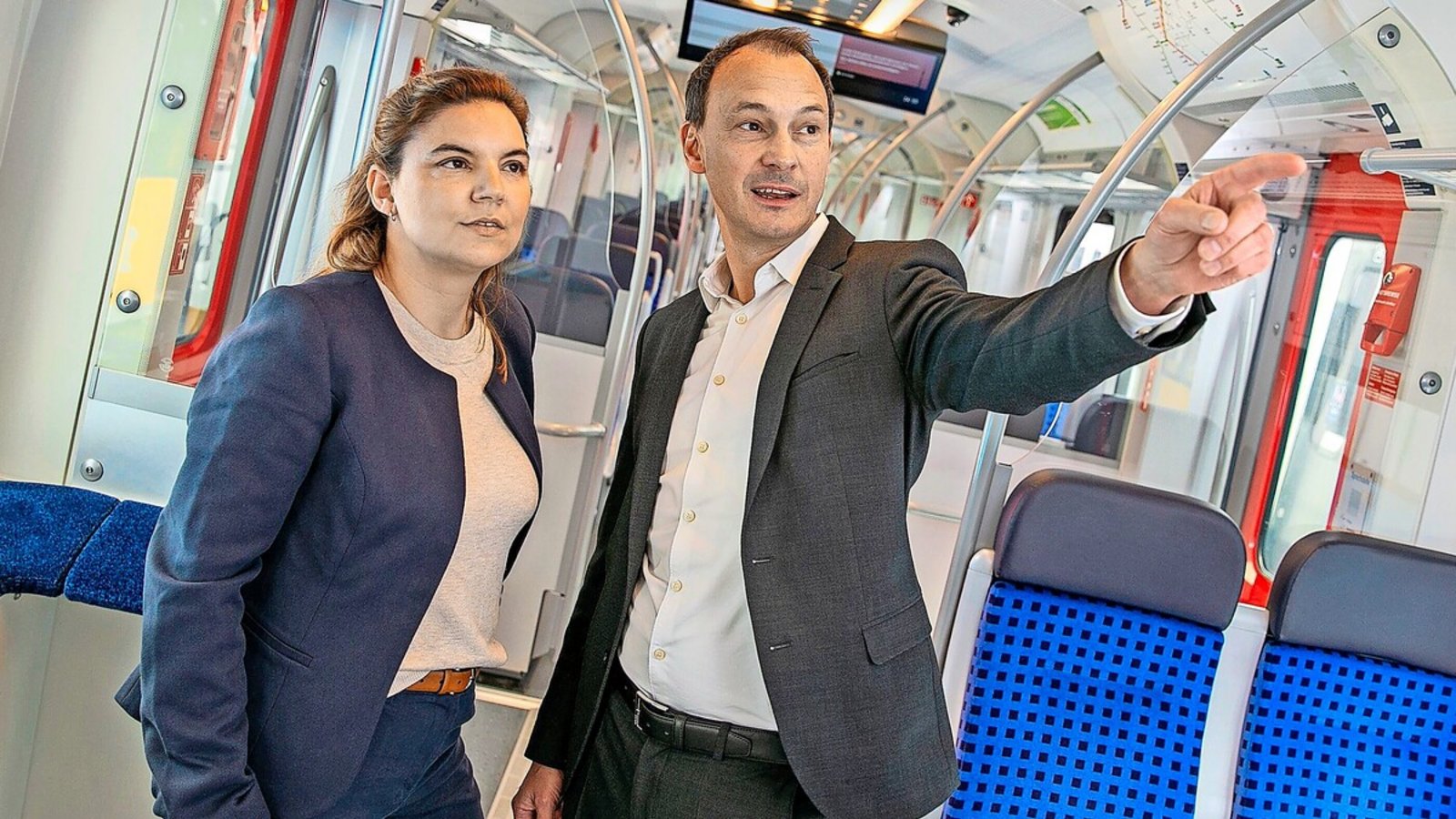 Nina Hutwagner ist die neue Chefin der Stuttgarter S-Bahn. Diese nicht ganz leichte Aufgabe hat sie von Matthias Glaub übernommen, der zur S-Bahn nach München gewechselt ist.Foto: Roberto Bulgrin Nina Hutwagner ist die neue Chefin der Stuttgarter S-Bahn. Diese nicht ganz leichte Aufgabe hat sie von Matthias Glaub übernommen, der zur S-Bahn nach München gewechselt ist.Foto: Roberto Bulgrin