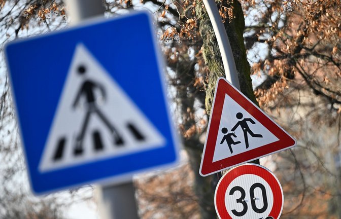 Fußgänger und Kinder schützen – das ist letztlich der Sinn von Tempo 30.<span class='image-autor'>Foto: dpa/Sebastian Gollnow</span>