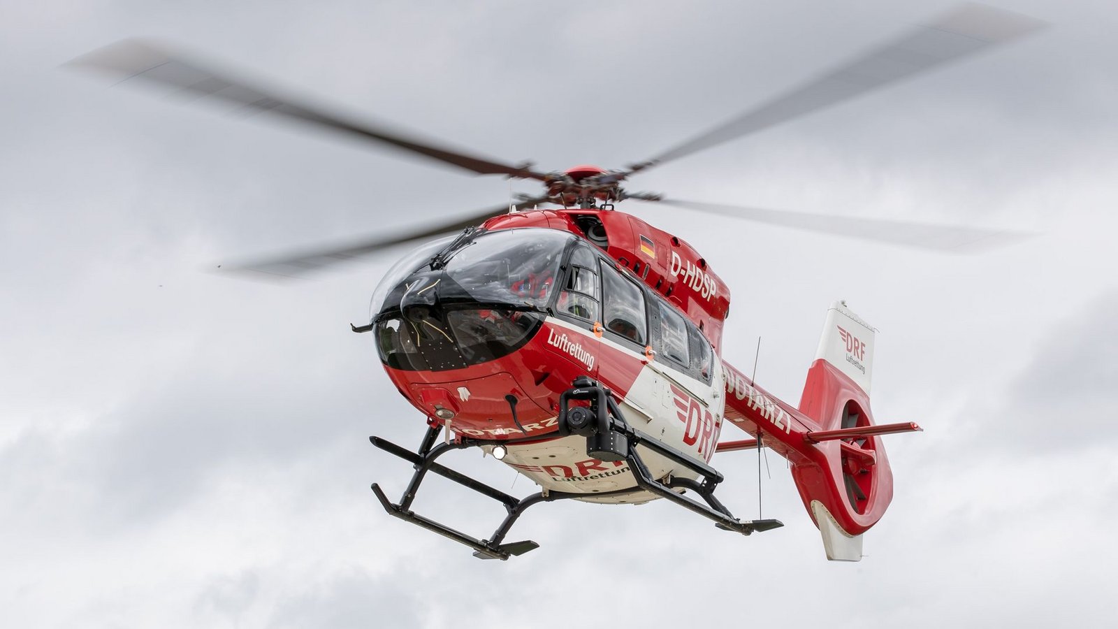 Ein Rettungshubschrauber brachte das Kind noch in ein Krankenhaus. (Symbolbild)Foto: Daniel Karmann/dpa