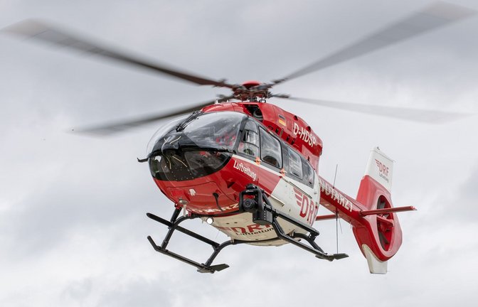 Ein Rettungshubschrauber brachte das Kind noch in ein Krankenhaus. (Symbolbild)<span class='image-autor'>Foto: Daniel Karmann/dpa</span>