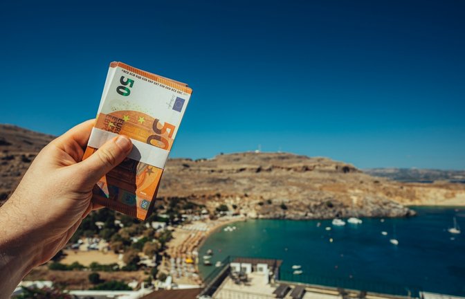 Bekommt man trotz Krankengeld noch Urlaubsgeld?<span class='image-autor'>Foto: M-Production/ Shutterstock</span>